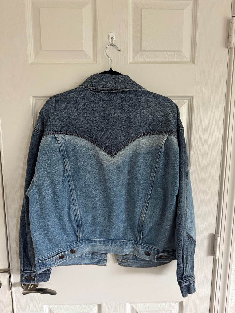 Levi’s ‘90s Western Pieced Trucker Jacket
Color: Free Range – Medium Wash - Picture 10 of 13